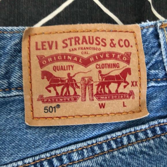 VINTAGE LEVIS SHORTS - Picture 3 of 4
